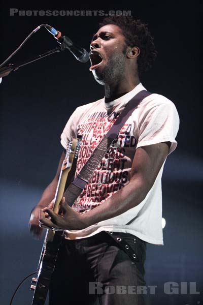 BLOC PARTY - 2005-11-14 - PARIS - Zenith - Rowland Kelechukwu Okereke